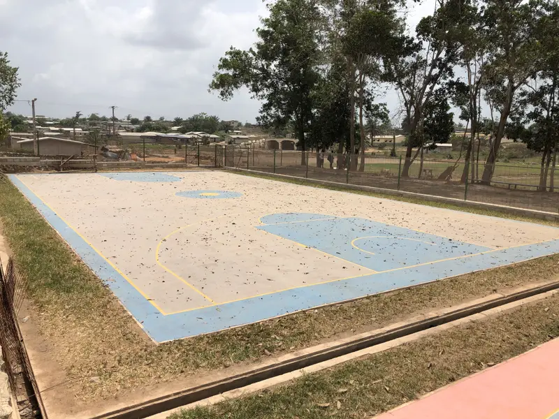 Le terrain de basket